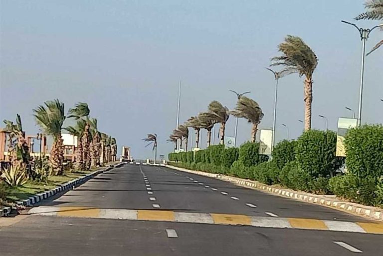 إعلان حالة الطوارئ بمدن البحر الأحمر بسبب تعرضها لرياح شديدة محملة بالأتربة