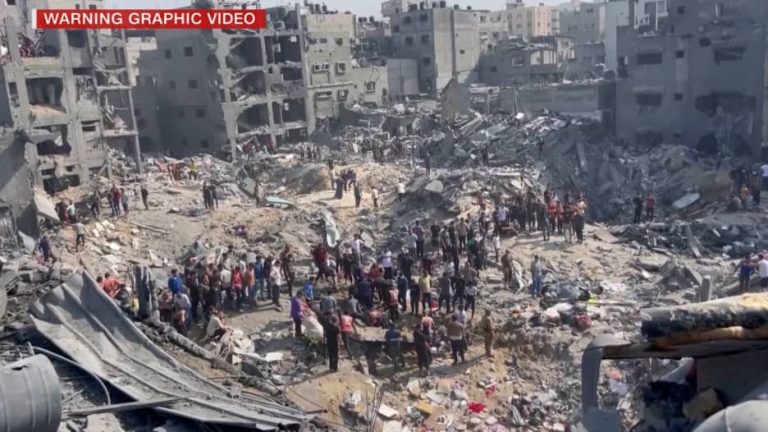 وزير إسرائيلي يهاجمه مستوطنون مع اندلاع معارك ضارية في مخيم جباليا