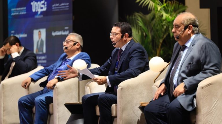 يوسف زيدان يهدد بالاستقالة من مركز تكوين