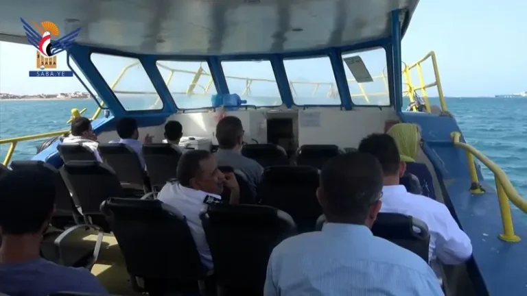 الصليب الأحمر يزور طاقم سفينة غالاكسي ليدر المحتجزة لدى الحوثيين