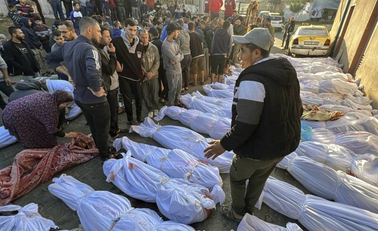 استئناف المحادثات في القاهرة رغم اعتداء إسرائيلي أودى بحياة أكثر من 40 فلسطينيا