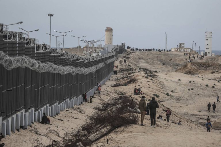 مصر تنفي وجود أنفاق على حدود غزة وتصف مزاعم إسرائيل بالكذب
