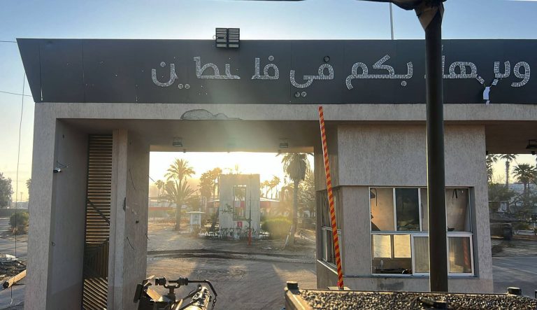 اتفاق إدارة معبر رفح يكشف تحديات معقدة ويثير جدلاً حول مستقبل القطاع