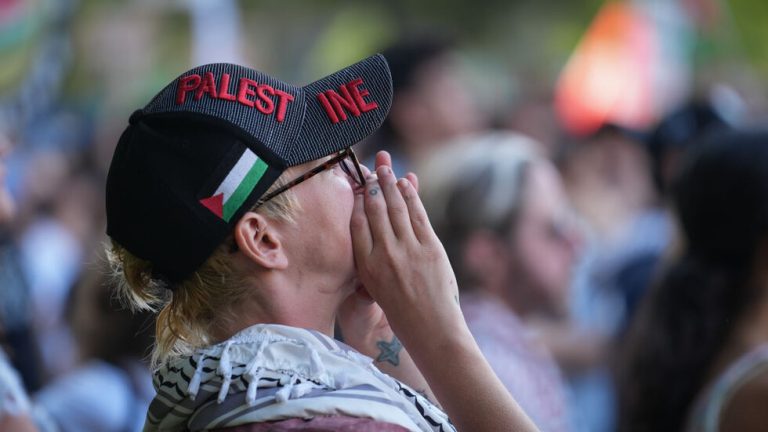 واشنطن بوست: انقسام بين الأمريكيين حول تعامل بايدن مع حرب غزة