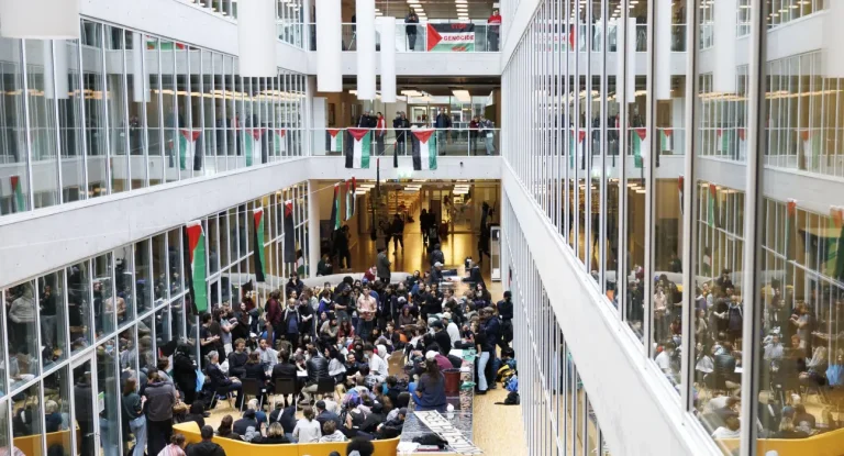 كيستون: طلاب مؤيدون للفلسطينيين يحتلون مبنى جامعة لوزان للمطالبة بوقف إطلاق النار