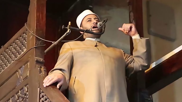 خطيب الجامع الأزهر يحذر من خطورة إفساح المجال لدعوات إنكار التراث وإسقاط الرموز