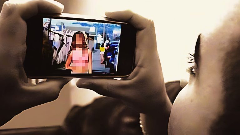 القبض على المتهم بتصوير فيديو لفتاة لتشهير بها “والمتهم كنت أمزح” والداخلية ترد