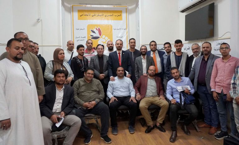 قيادات المصري الديمقراطي يعلنون التصعيد واستمرار الاعتصام بحشود كثيفة