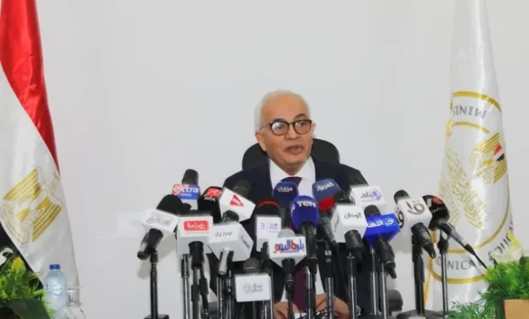 وزير التعليم المصري يقدم إجراءات جديدة لضمان شفافية الامتحانات