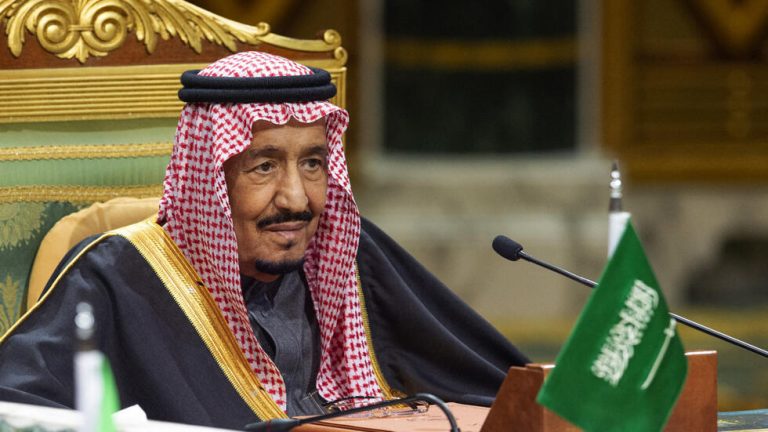 العاهل السعودي الملك سلمان يدخل المستشفى بسبب الالتهاب الرئوي