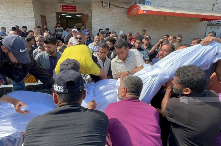استشهاد 15 فلسطينيا بقصف الاحتلال في مخيم جباليا