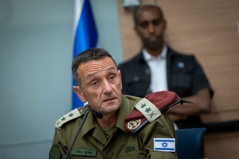 إسرائيل تتعهد بمواصلة القتال: رئيس الأركان هاليفي يقول إن على الجيش مواصلة القتال