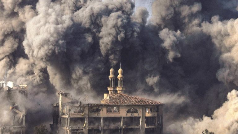 العدوان الإسرائيلي على غزة يدخل اليوم 221 مع خسائر فادحة