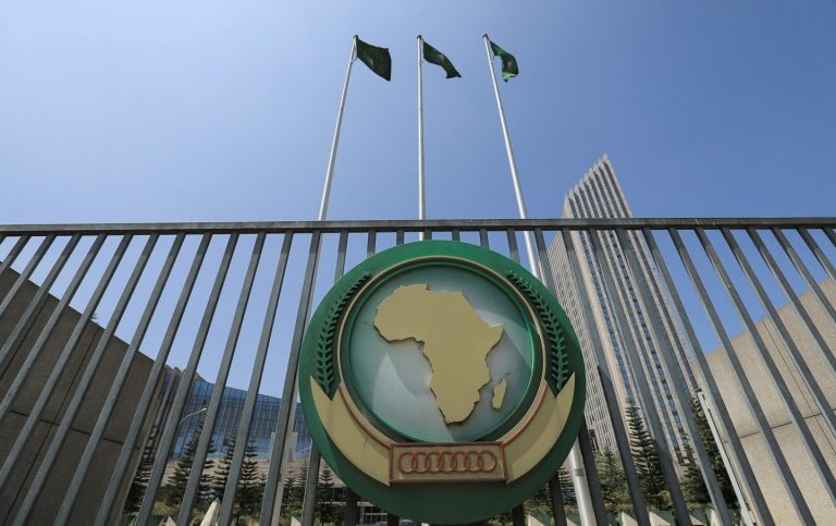 الاتحاد الأفريقي يحث الأطراف المتحاربة في السودان على إنهاء النزاع وسط مخاوف من الانهيار