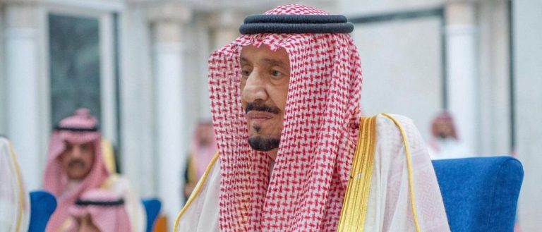 ملك السعودية يجري فحوصات بعد تعرضه لوعكة صحية