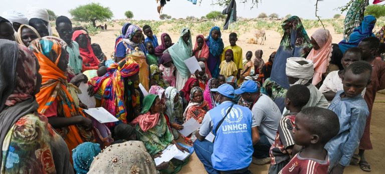 مفوضية العون الإنساني تستقبل 5000 جوال دقيق لدعم المجتمعات السودانية