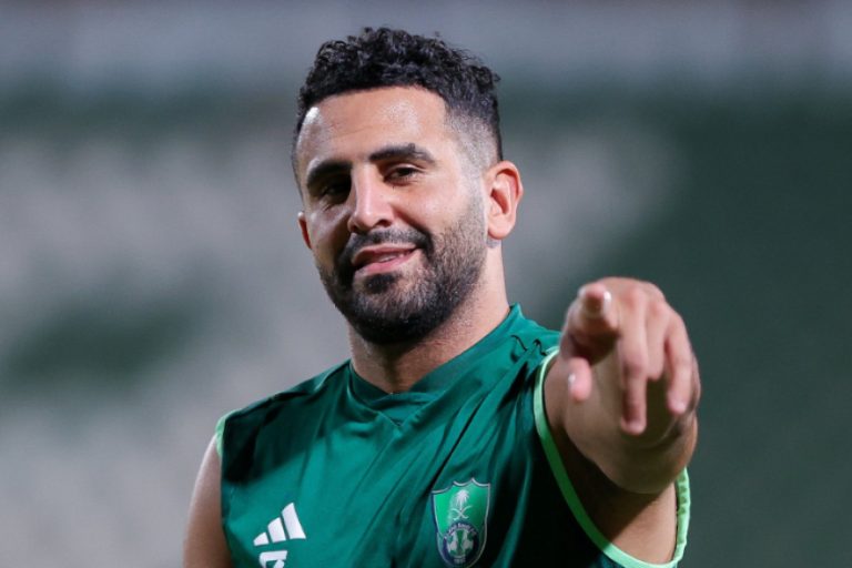 رياض محرز ينفي الخلاف مع المدير الفني ويرفض شائعات النقل
