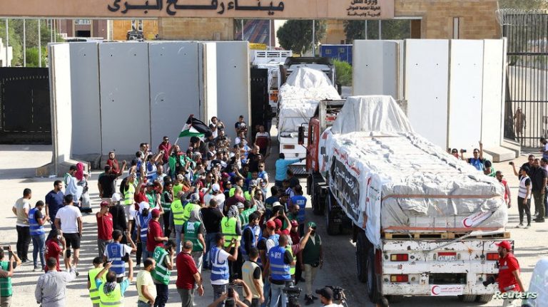 هيئة المعابر: توقف حركة المسافرين ودخول المساعدات إلى غزة