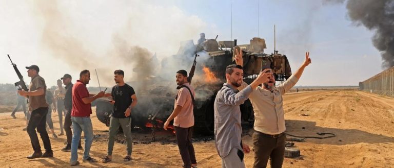 حماس ترد على اتهامات محمود عباس في القمة العربية..ماذا قالت؟