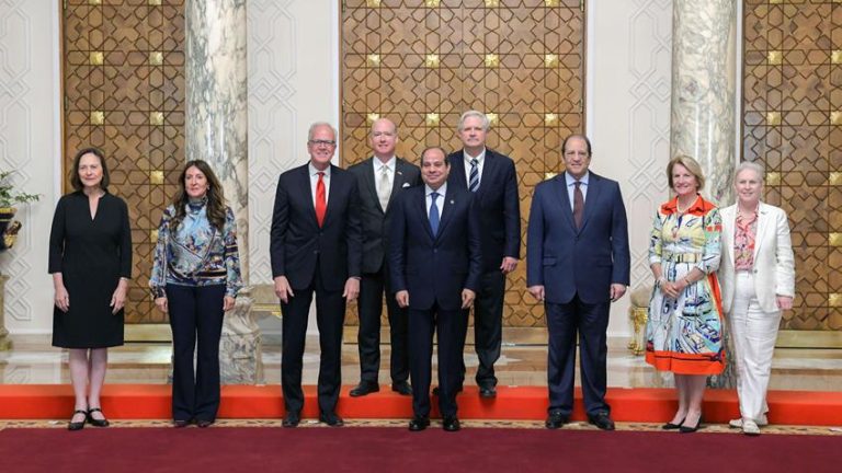 السيسي لوفد أمريكي: يجب تكثيف الجهود لوقف الحرب في غزة