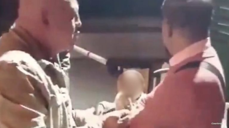 تركي يرتكب جريمة بشعة ضد مواطن مصري أمام ابنته المعاقة