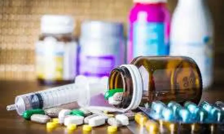 ارتفاع الدولار يضع ضغوطا على الأدوية.. رئيس شعبة الأدوية يدعو إلى مراجعة أسعار