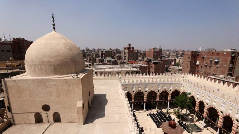 رويترز : مصر تفتتح مسجد الماريداني الذي يعود تاريخه إلى القرن الرابع عشر بعد تجديده