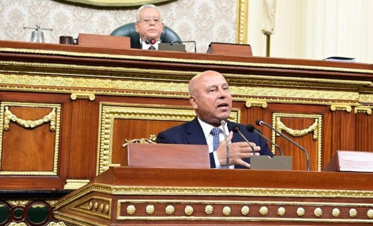 هجوم عنيف في البرلمان على كامل الوزير بسبب قرض جديد