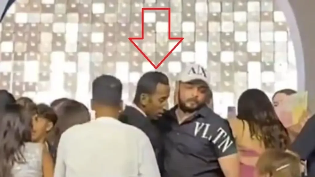 صفعة سمعت حول العالم: عمرو دياب يسحق أحلام المعجبين في حفل زفاف