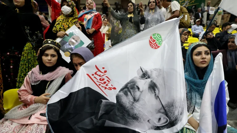 إيران تختار رئيسا جديدا اليوم وسط مخاوف من تراجع المشاركة
