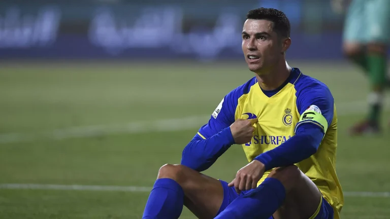 بكاء هستيري لرونالدو بعد خسارة كأس خادم الحرمين الشريفين