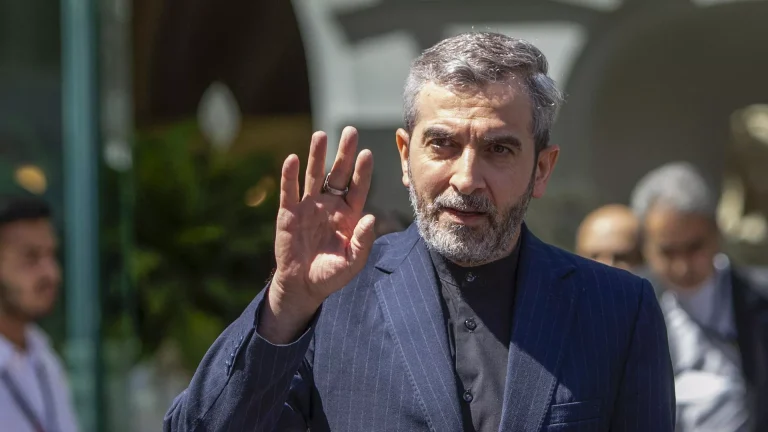إيران تدعو دول مجموعة الثماني الإسلامية إلى قطع علاقاتها مع إسرائيل