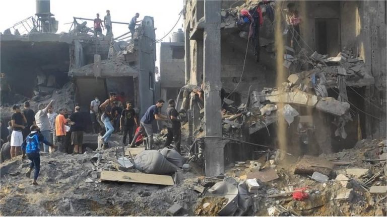 غزة تحت الحصار: 17 قتيلًا وعشرات الجرحى في الغارات الإسرائيلية