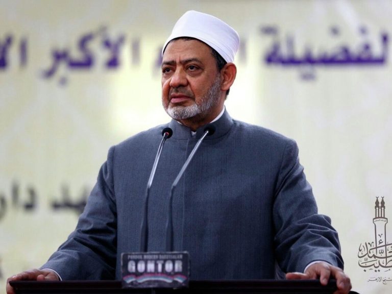 الأزهر ينظم أكبر مائدة إفطار للطلاب الوافدين في يوم عرفة