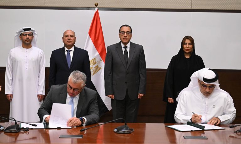 توقيع اتفاقية تعاون بين قناة السويس وموانئ أبو ظبي