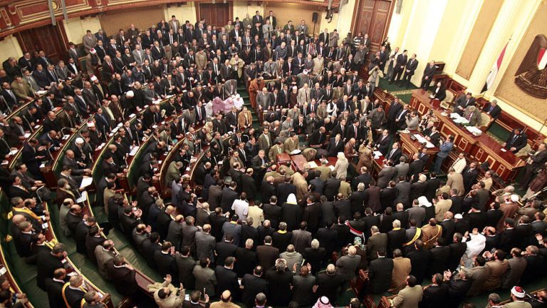 مصر..البرلمان يُقرّ أكبر زيادة للأجور والمعاشات