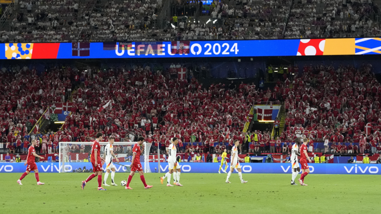 عاصفة قوية توقف مباراة ألمانيا والدنمارك في أمم أوروبا 2024