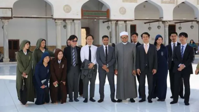 دبلوماسيون يابانيون يشرعون في رحلة ثقافية إلى مسجد الأزهر