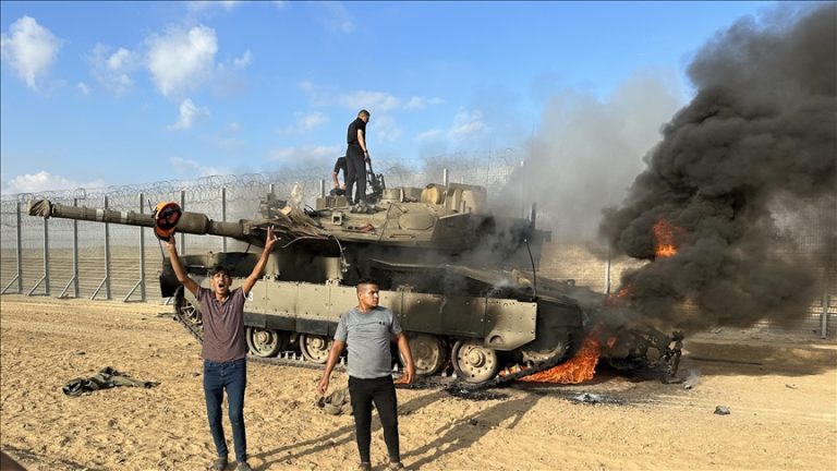 إذاعة عبرية: الجيش والمخابرات كانا على علم بعملية طوفان الأقصى