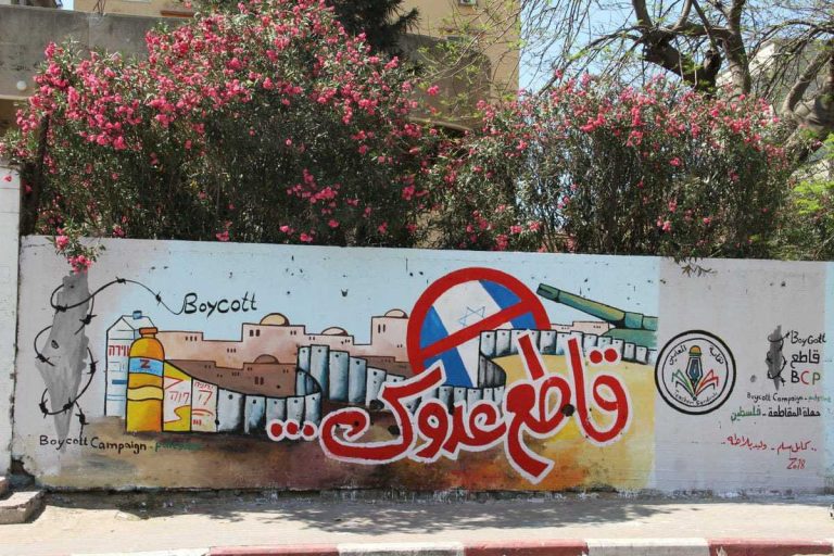 استطلاع عالمي: يقاطع واحد من كل ثلاثة مستهلكين حول العالم علامات تجارية بسبب الحرب في غزة.