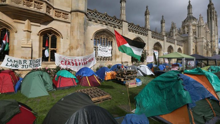 ميدل إيست آي : ما الخطوة القادمة في دعم فلسطين في جامعات بريطانيا بعد انتهاء العام الدراسي؟
