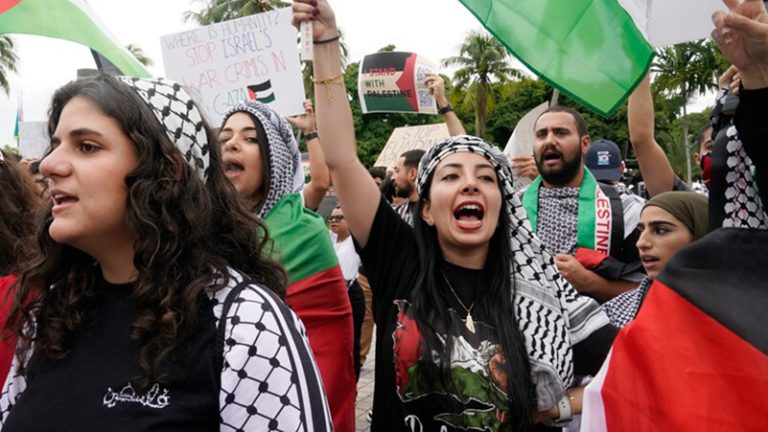 صحيفة الجارديان: كشف وثائق عن إنفاق إسرائيل الملايين على حملات التأثير المؤيدة لها في الولايات المتحدة