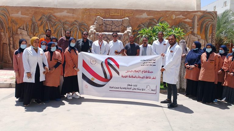 إعلام الخارجة ينظم ندوة بعنوان “المخاطر المحتملة في بيئة العمل وكيفية التعامل معها”