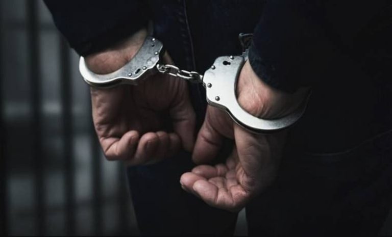 حبس محامي من ذوي الاحتياجات الخاصة بعد اتهامه بقتل والدته