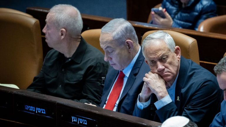 غانتس يؤجل إعلان استقالته بعد تحرير 4 رهائن لدى حماس