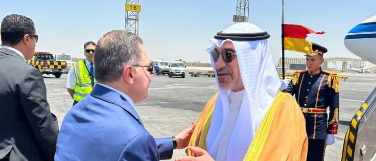 وزير الداخلية الكويتي يصل إلى القاهرة في زيارة رسمية