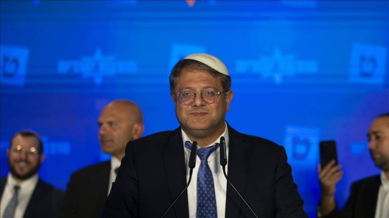 وزير الأمن القومي الإسرائيلي يدعو لإعدام الأسرى الفلسطينيين بإطلاق النار على رؤوسهم