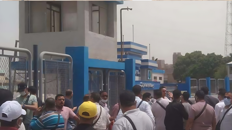 محصلو المياه يناضلون من أجل حقوقهم المهدورة: محصلين المياه . عمال بلا حقوق