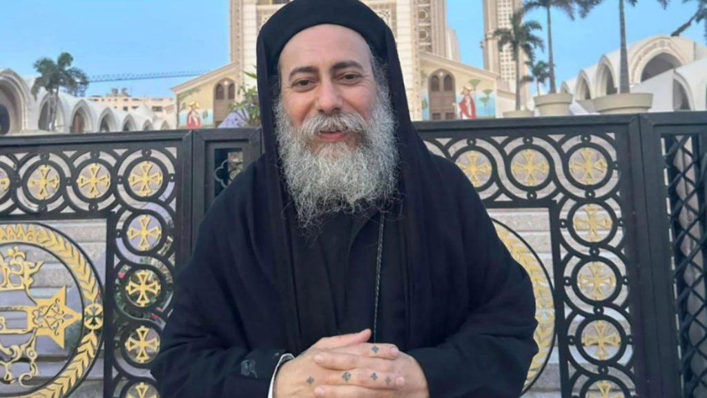 “شارك المسلمون في احتفالاتهم” تفاصيل مثيرة في إيقاف القس دوماديوس