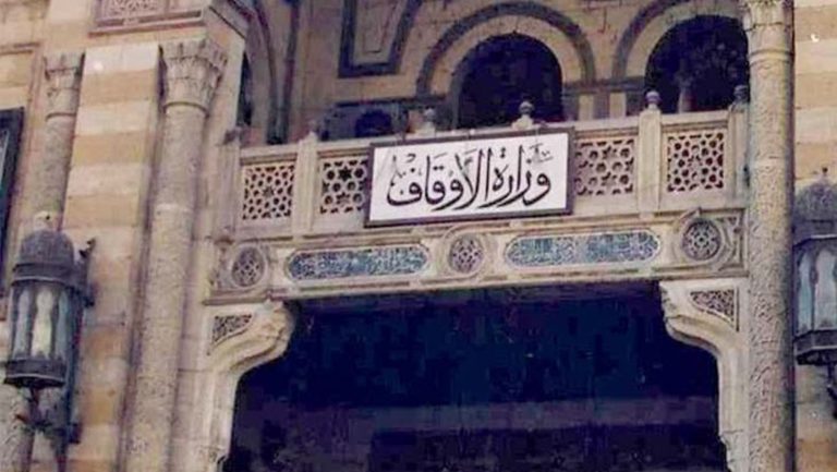 وزارة الأوقاف تعلق على استنكار إمام خطبة الجمعة لاعتماد محمد صلاح قدوة للشباب